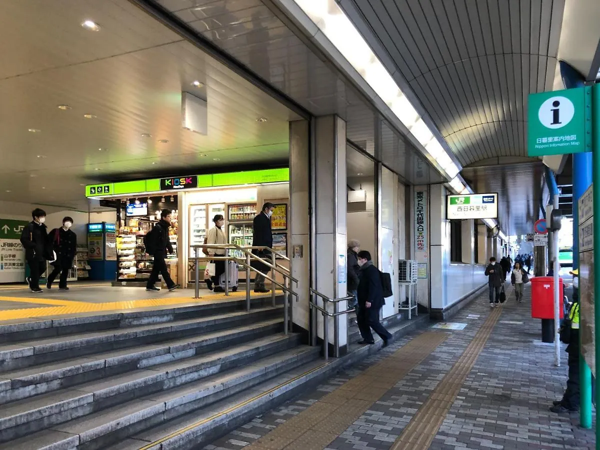 Bari Romane Building Tokio 0*,